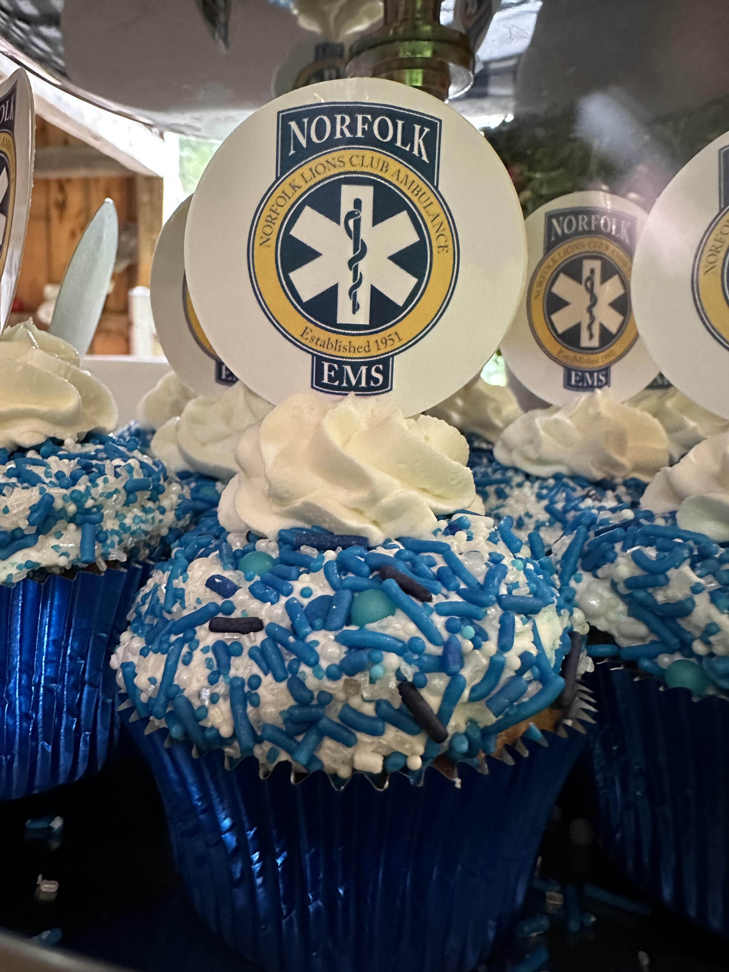 Norfolk Lions Club Ambulance celebration cupcakes